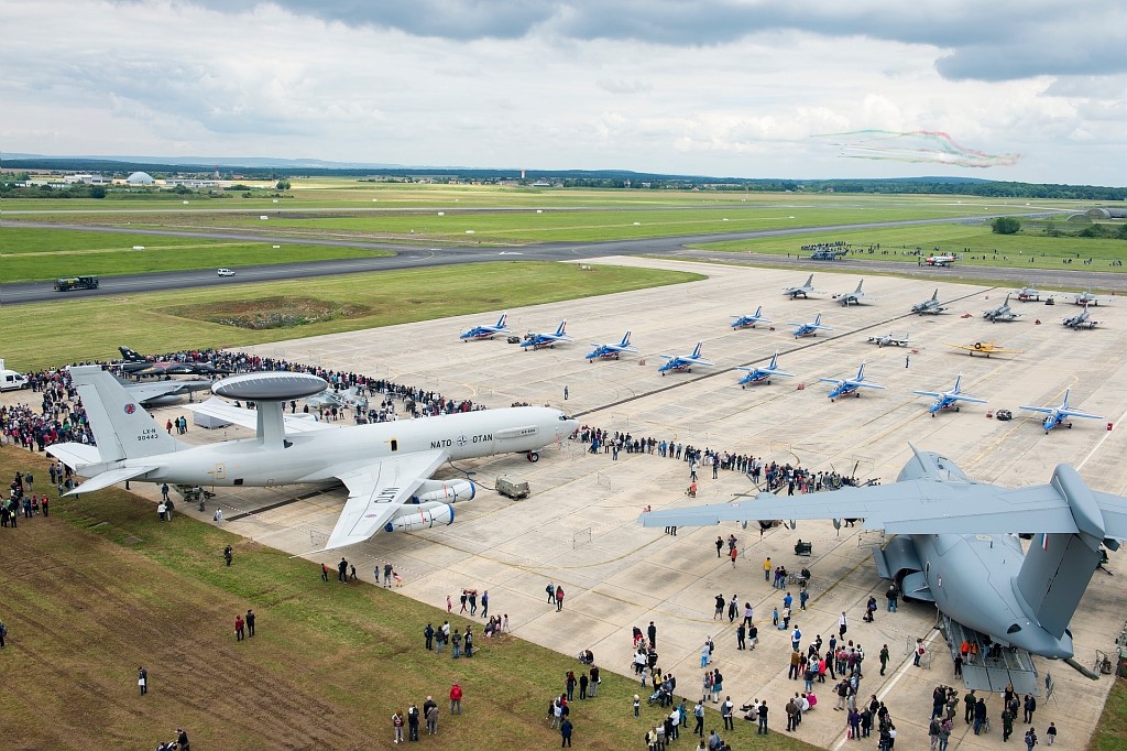 Livre Arcadia Publishing 'F.E. Base Aérienne Warren, WY' - Neuf, ISBN 9780738592251, Photos Historiques